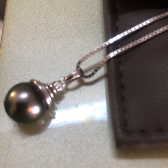 Tahitian Pearl 18kt Gold necklace from Birks - Picture 2 of 2